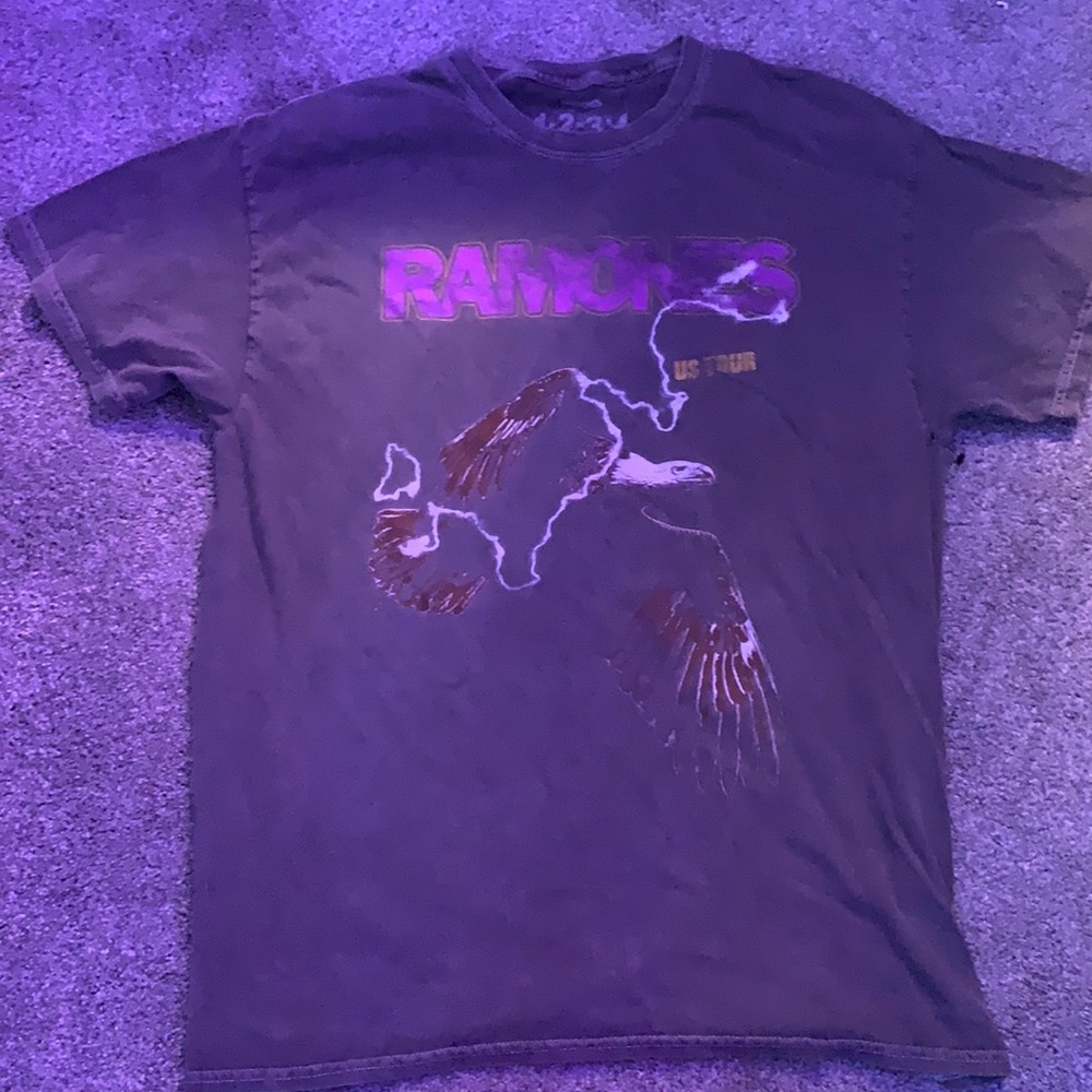 dark grey ramones t shirt